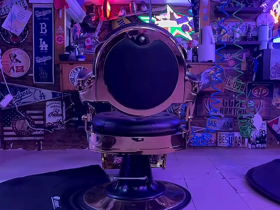 Silla de barbero con luz morada